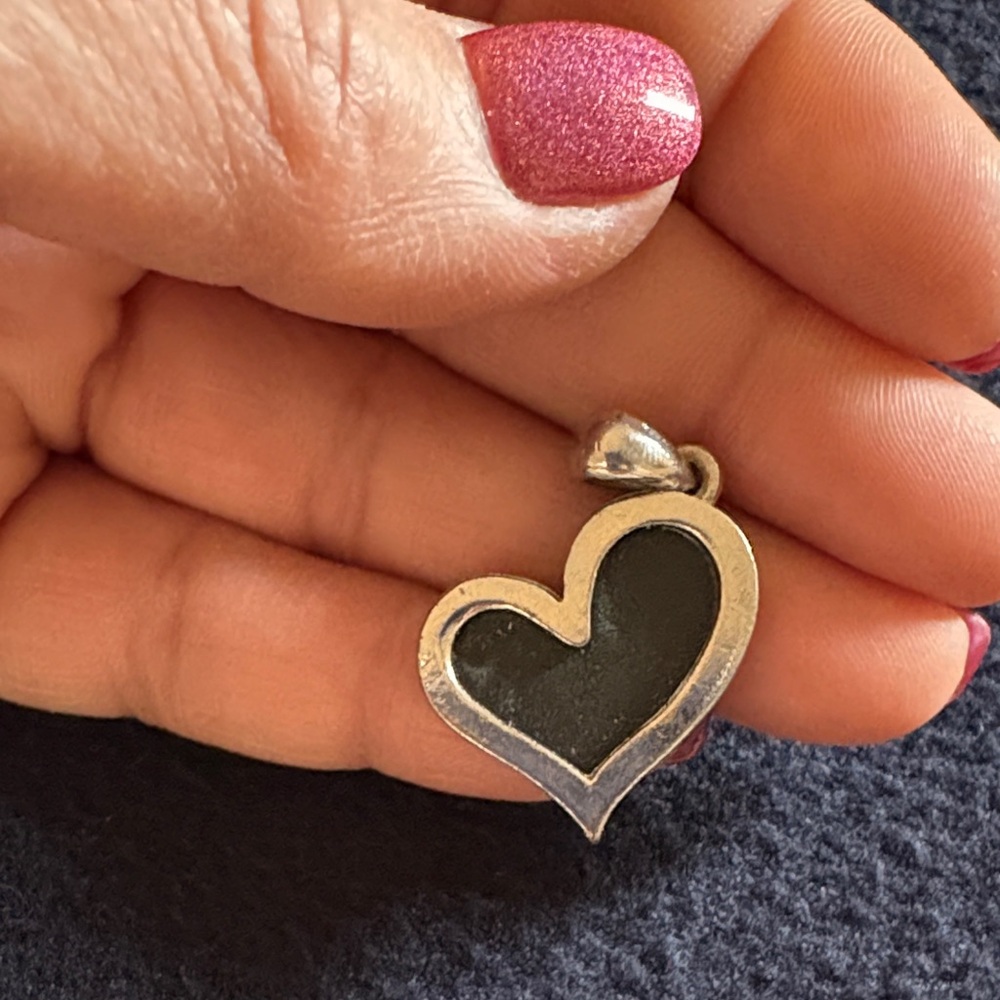 Needs repair. Sterling Silver Black Heart Pendant Charm